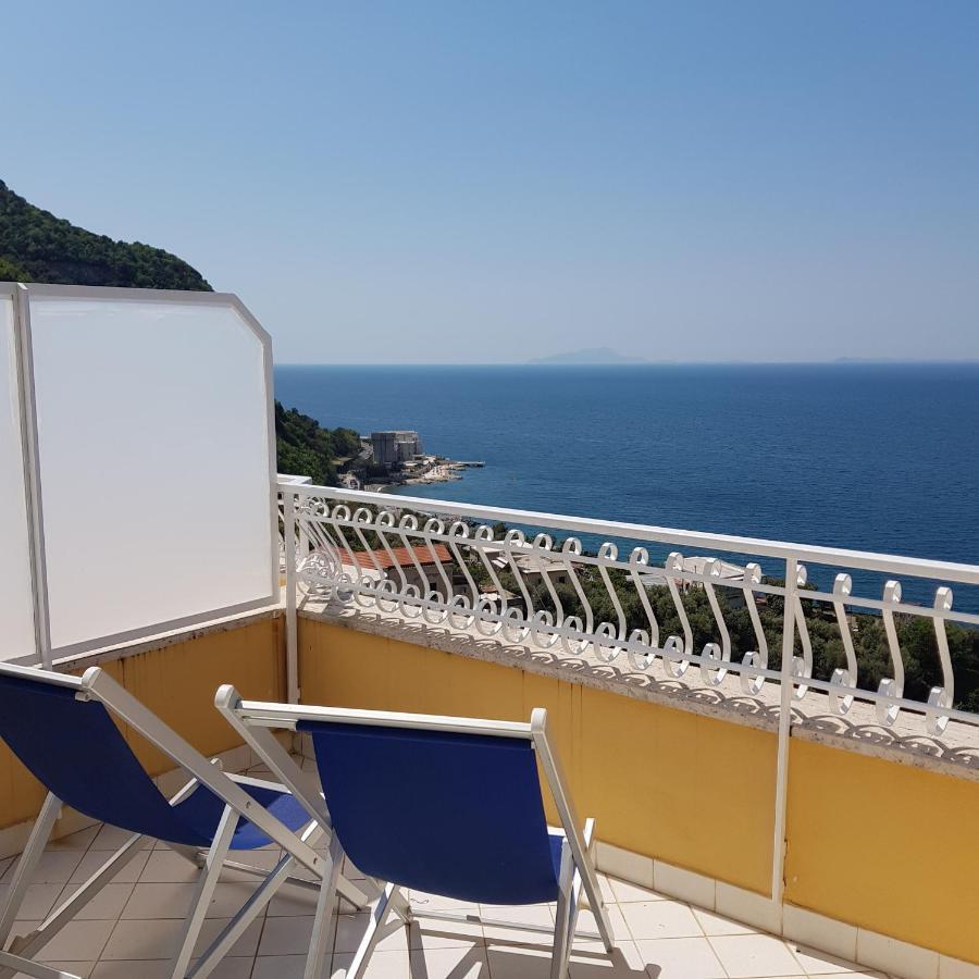 Hotel Lucia Castellammare di Stabia Bagian luar foto