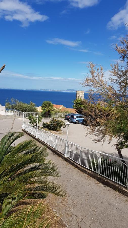 Hotel Lucia Castellammare di Stabia Bagian luar foto