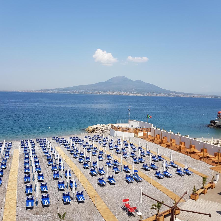 Hotel Lucia Castellammare di Stabia Bagian luar foto